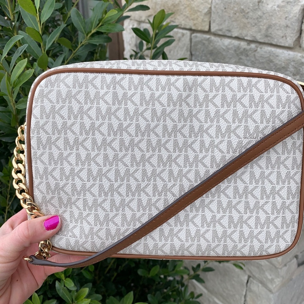 β¨π SOLD π Michael Kors ASPEN Large EW Crossbody Bagπβ¨ - Picture 2 of 12